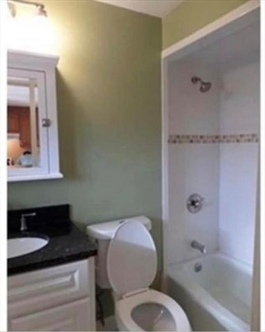 30A Colonial Dr 6, Andover, MA 01810