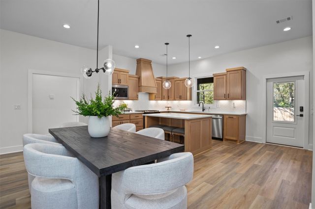 190 Shady Oaks Drive, Hudson, TX 75904