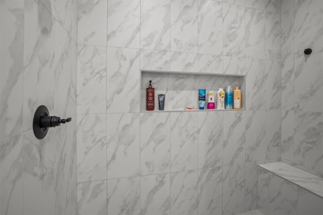 190 Shady Oaks Drive, Hudson, TX 75904