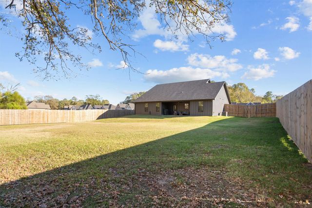 190 Shady Oaks Drive, Hudson, TX 75904