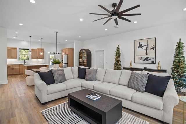 190 Shady Oaks Drive, Hudson, TX 75904