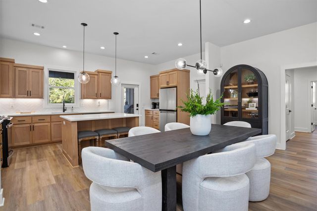 190 Shady Oaks Drive, Hudson, TX 75904