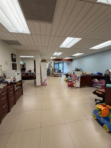 1650 NW 95th Ave, Doral, FL 33172