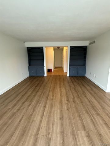 150 E Long Lake Road, Bloomfield Charter Township, MI 48304
