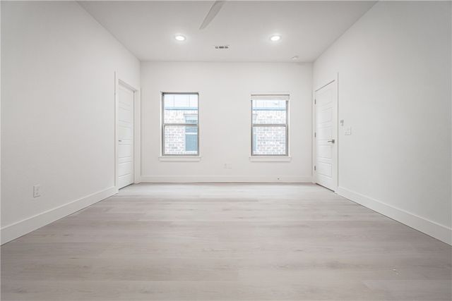 2675 SW Livingston Square 1, Bentonville, AR 72713