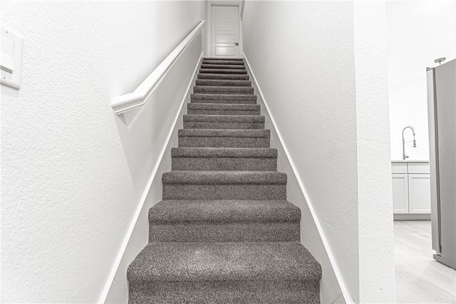 2675 SW Livingston Square 1, Bentonville, AR 72713