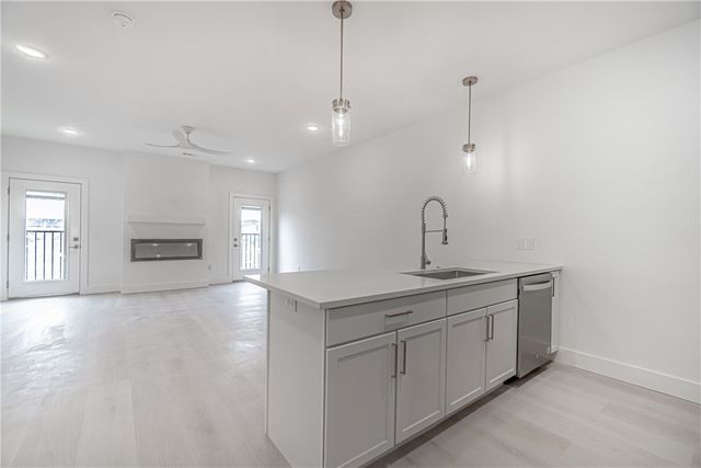 2675 SW Livingston Square 1, Bentonville, AR 72713