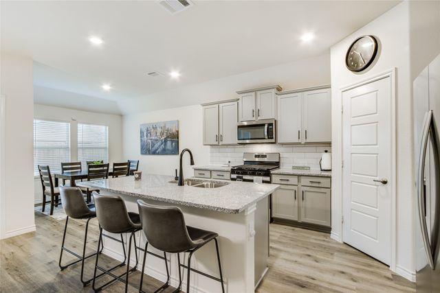 9733 Quail Pointe Road, Aubrey, TX 76227