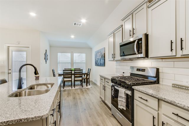 9733 Quail Pointe Road, Aubrey, TX 76227