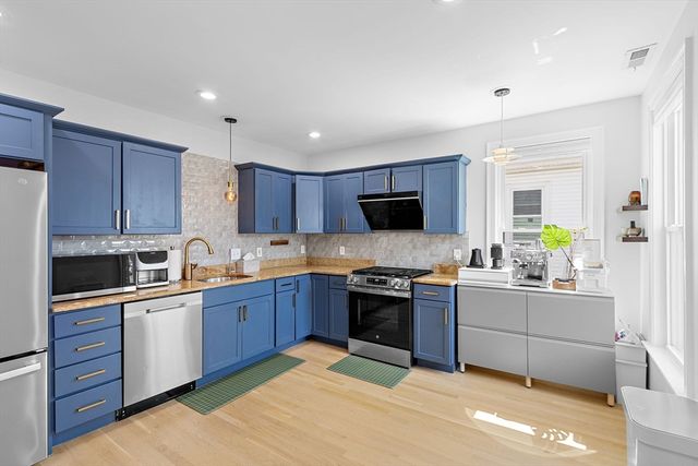 169 Chestnut St 2, Waltham, MA 02453