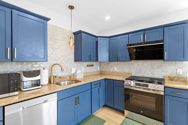 169 Chestnut St 2, Waltham, MA 02453