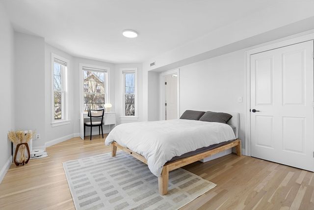 169 Chestnut St 2, Waltham, MA 02453