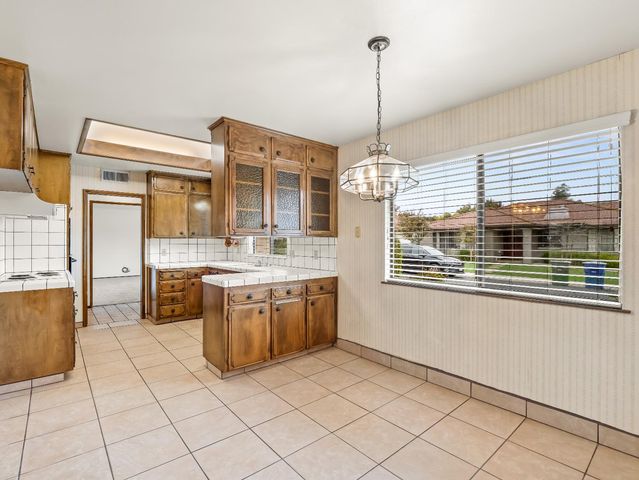 7607 N Gearhart Avenue, Fresno, CA 93720