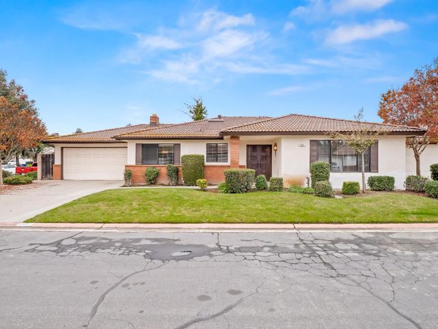 7607 N Gearhart Avenue, Fresno, CA 93720