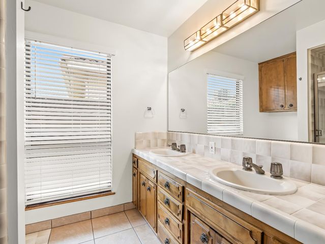 7607 N Gearhart Avenue, Fresno, CA 93720