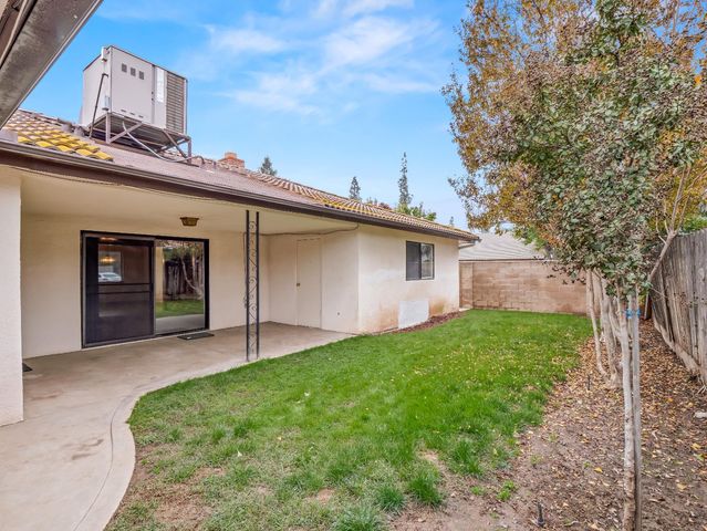 7607 N Gearhart Avenue, Fresno, CA 93720