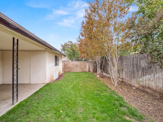 7607 N Gearhart Avenue, Fresno, CA 93720