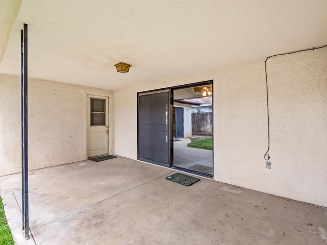 7607 N Gearhart Avenue, Fresno, CA 93720