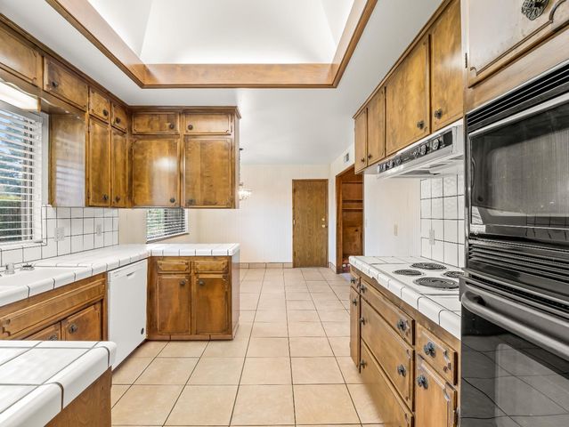 7607 N Gearhart Avenue, Fresno, CA 93720