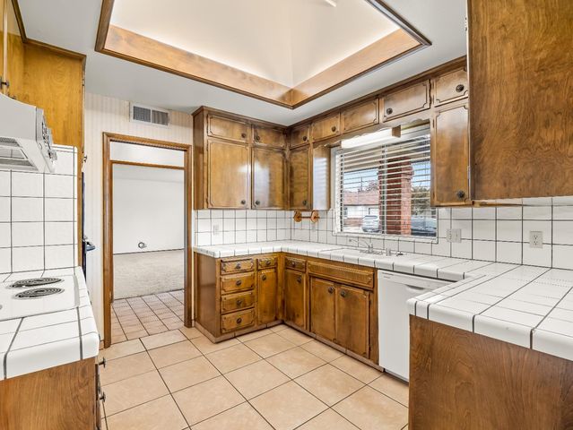 7607 N Gearhart Avenue, Fresno, CA 93720