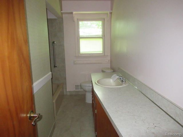 50300 North Avenue, Macomb, MI 48042
