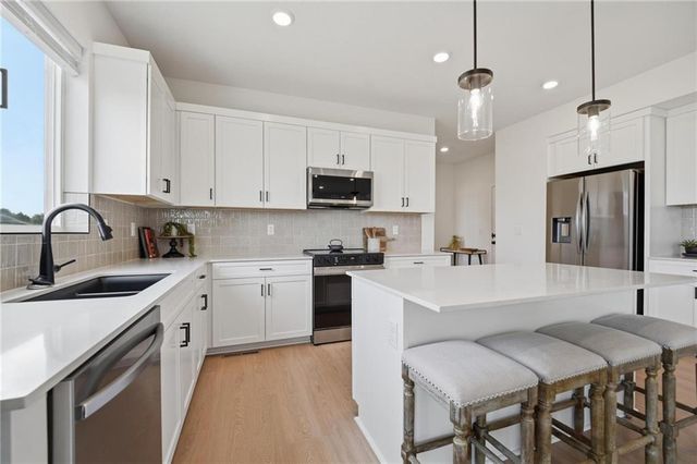 1512 SE Bailey Farms Parkway, Lee's Summit, MO 64081