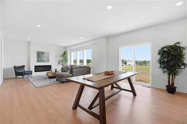1512 SE Bailey Farms Parkway, Lee's Summit, MO 64081