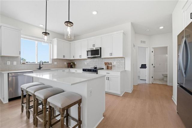 1512 SE Bailey Farms Parkway, Lee's Summit, MO 64081