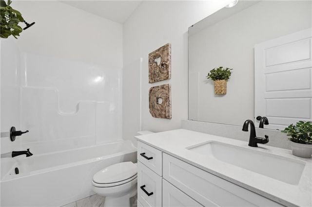 1512 SE Bailey Farms Parkway, Lee's Summit, MO 64081