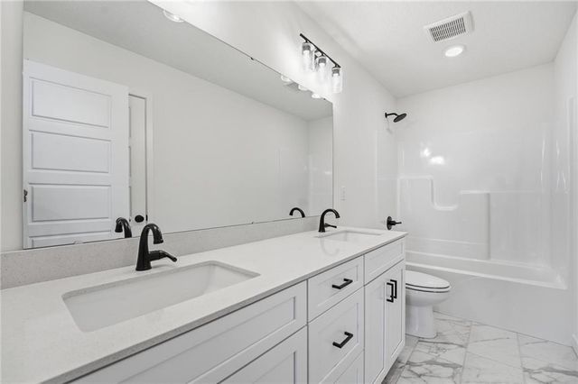 1512 SE Bailey Farms Parkway, Lee's Summit, MO 64081