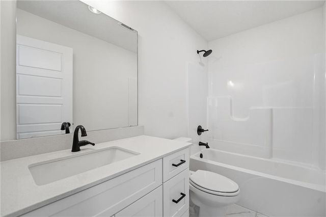 1512 SE Bailey Farms Parkway, Lee's Summit, MO 64081