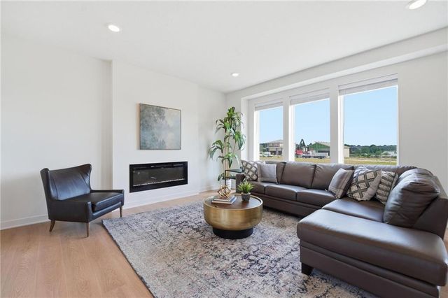 1512 SE Bailey Farms Parkway, Lee's Summit, MO 64081