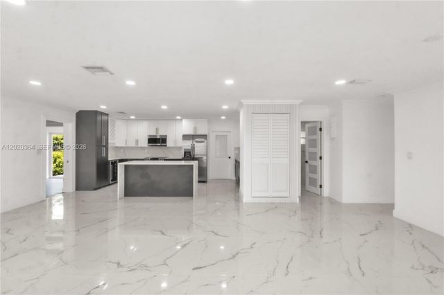 317 NW 27th St, Wilton Manors, FL 33311