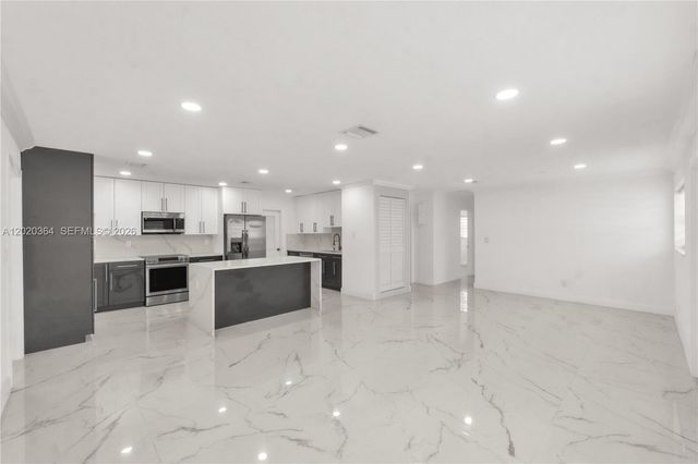 317 NW 27th St, Wilton Manors, FL 33311