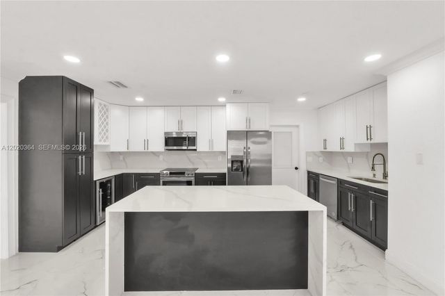 317 NW 27th St, Wilton Manors, FL 33311