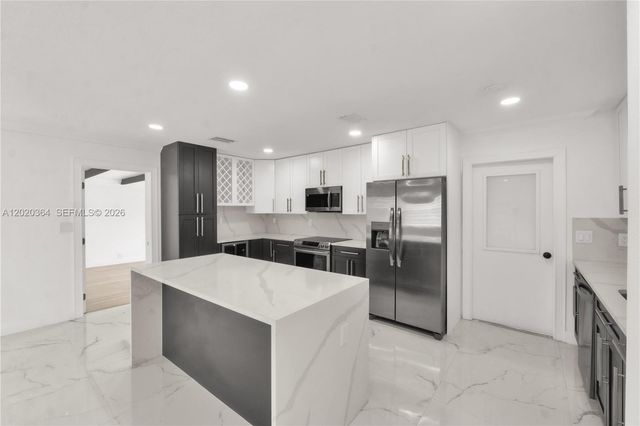 317 NW 27th St, Wilton Manors, FL 33311