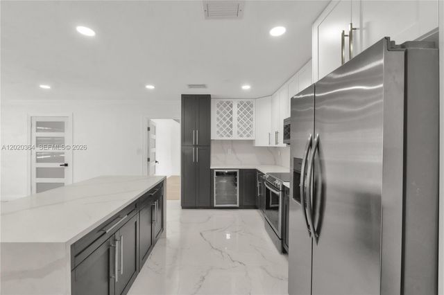 317 NW 27th St, Wilton Manors, FL 33311