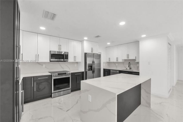 317 NW 27th St, Wilton Manors, FL 33311