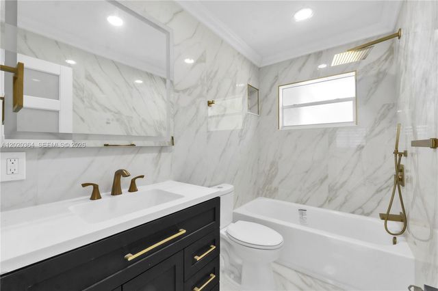 317 NW 27th St, Wilton Manors, FL 33311