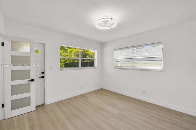 317 NW 27th St, Wilton Manors, FL 33311