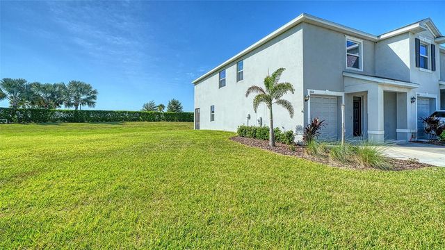 17624 CRESCENT MOON LOOP, Bradenton, FL 34211