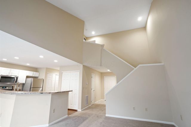 5004 Stratford Pine Lane, Dublin, OH 43016