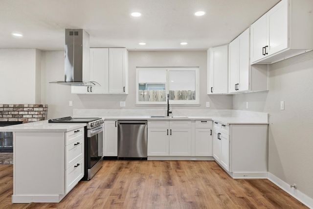 4105 Faith Ln, Modesto, CA 95355