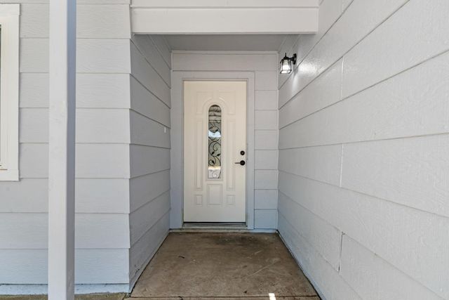 4105 Faith Ln, Modesto, CA 95355