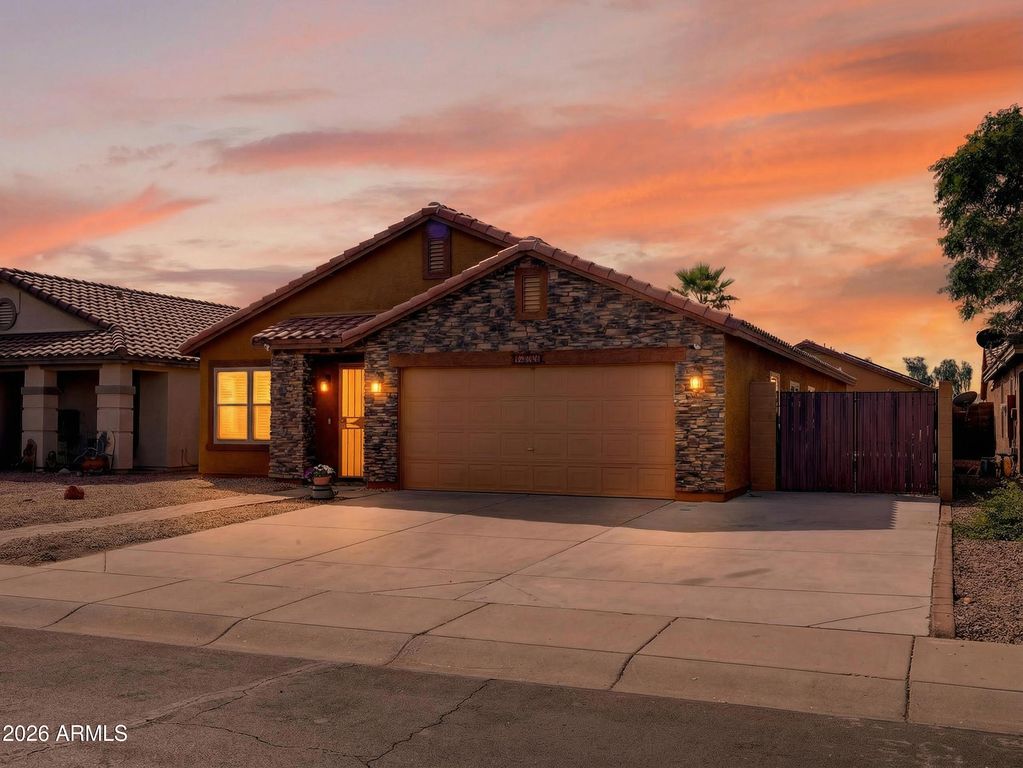 Image 7 of property listing at 15631 W PORT AU PRINCE Lane, Surprise, AZ 85379
