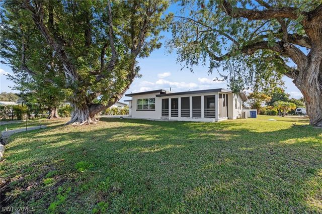 1313 Thompson ST, North Fort Myers, FL 33903