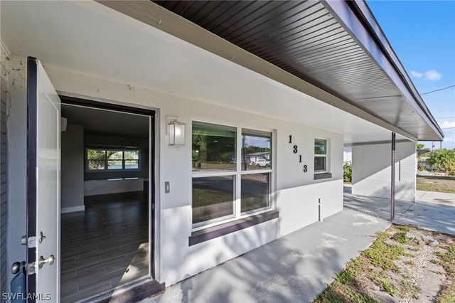 1313 Thompson ST, North Fort Myers, FL 33903