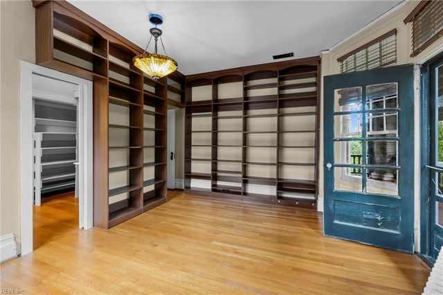 812 Stockley Gdns Apt 12, Norfolk, VA 23507