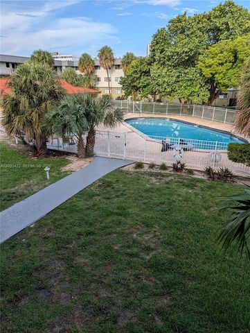 270 Layne Boulevard 202, Hallandale Beach, FL 33009