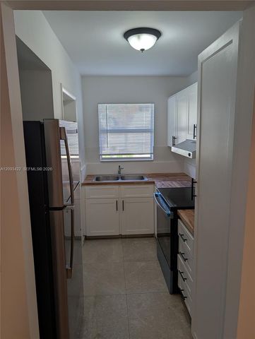 270 Layne Boulevard 202, Hallandale Beach, FL 33009